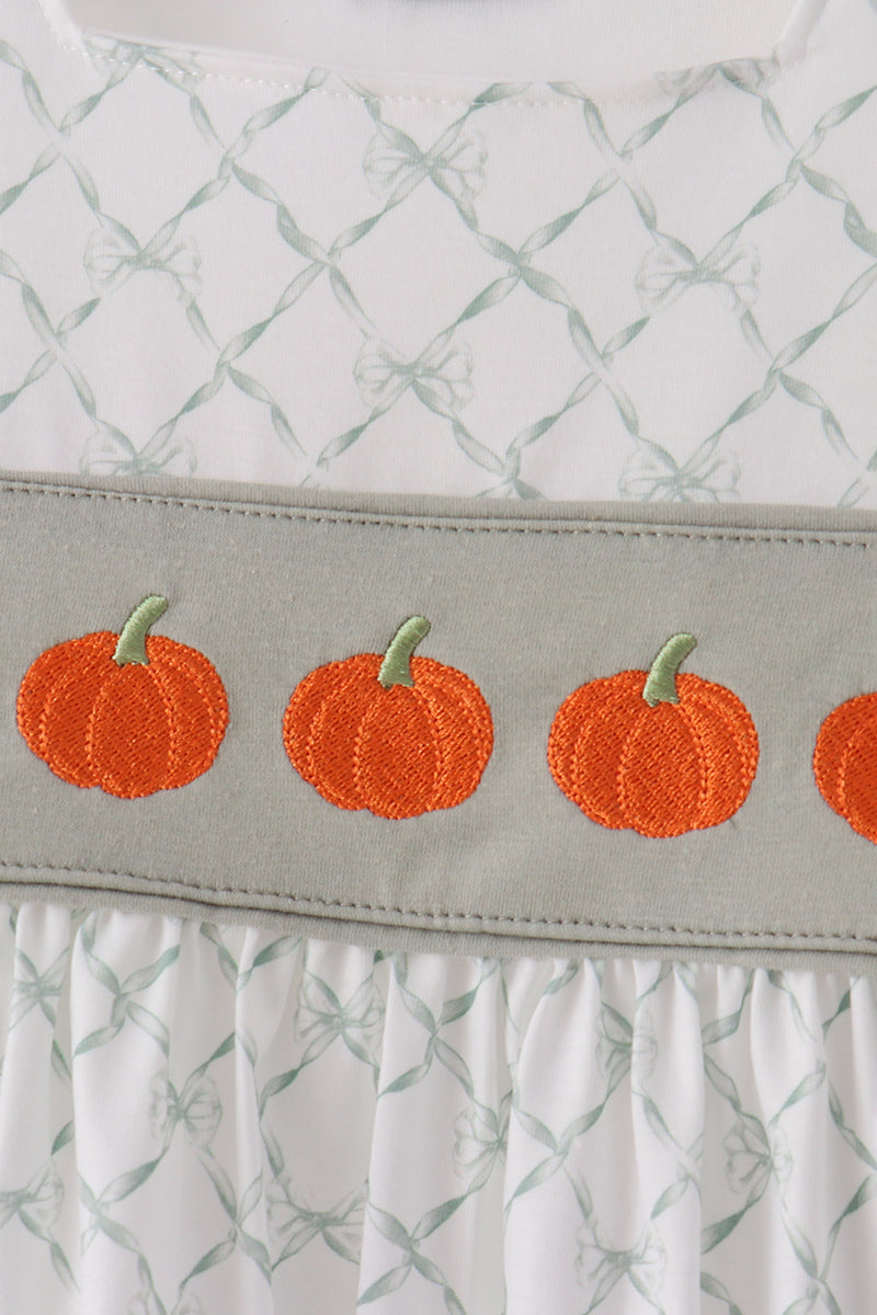 Sage pumpkin embroidery bow ruffle shorts set